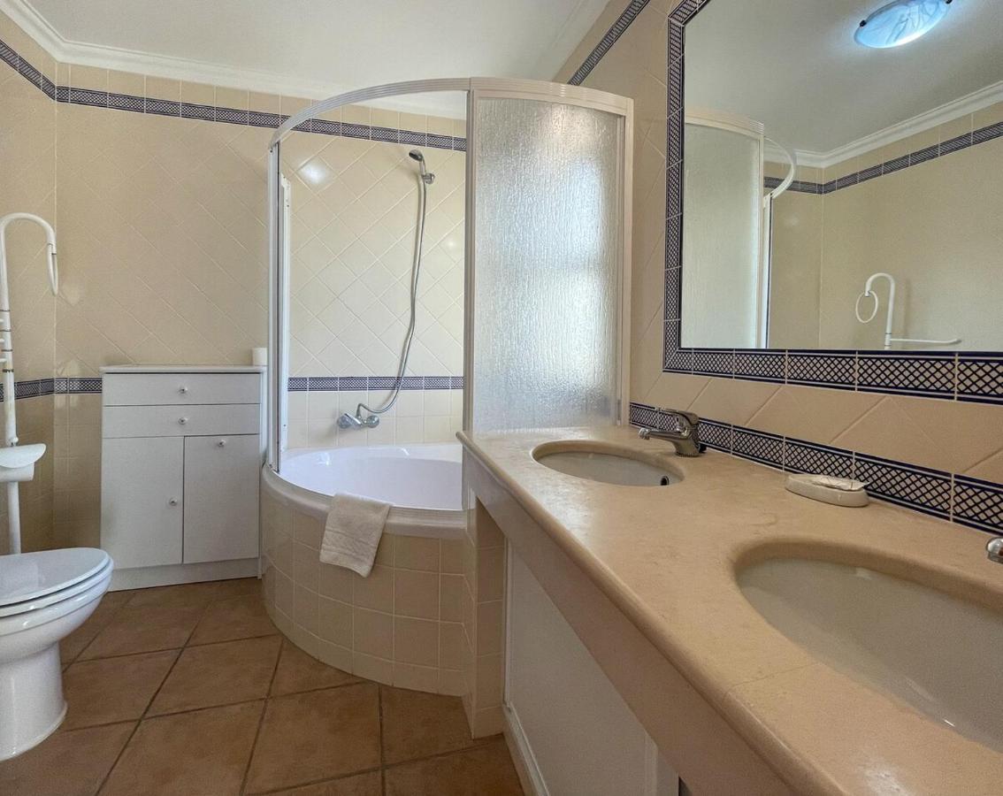 Moradia T3 Aguia Marina, Com Piscina E Bbq * Albufeira